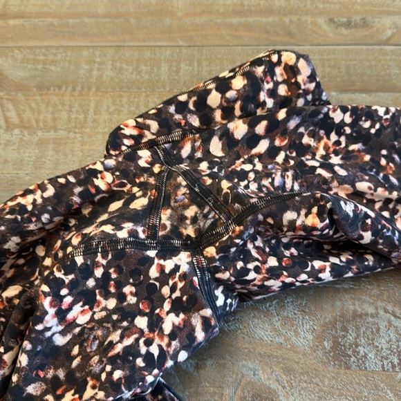 Lululemon Invigorate High-rise Crop Motion Flux Multi Size 6 - Picture 7 of 9